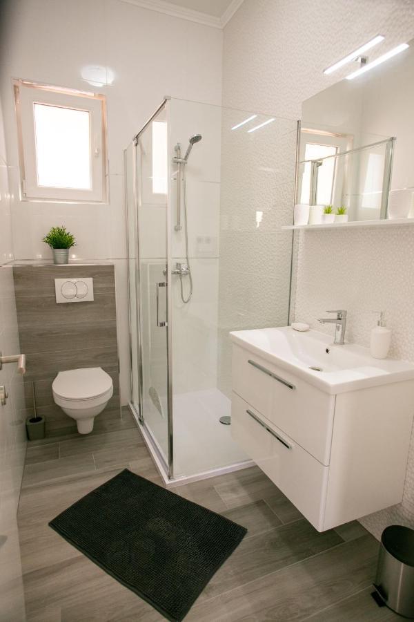 Apartments Sun Dance With Heated Pool Novalja Εξωτερικό φωτογραφία
