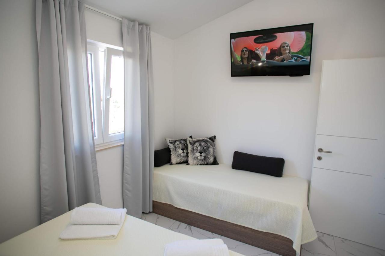 Apartments Sun Dance With Heated Pool Novalja Εξωτερικό φωτογραφία